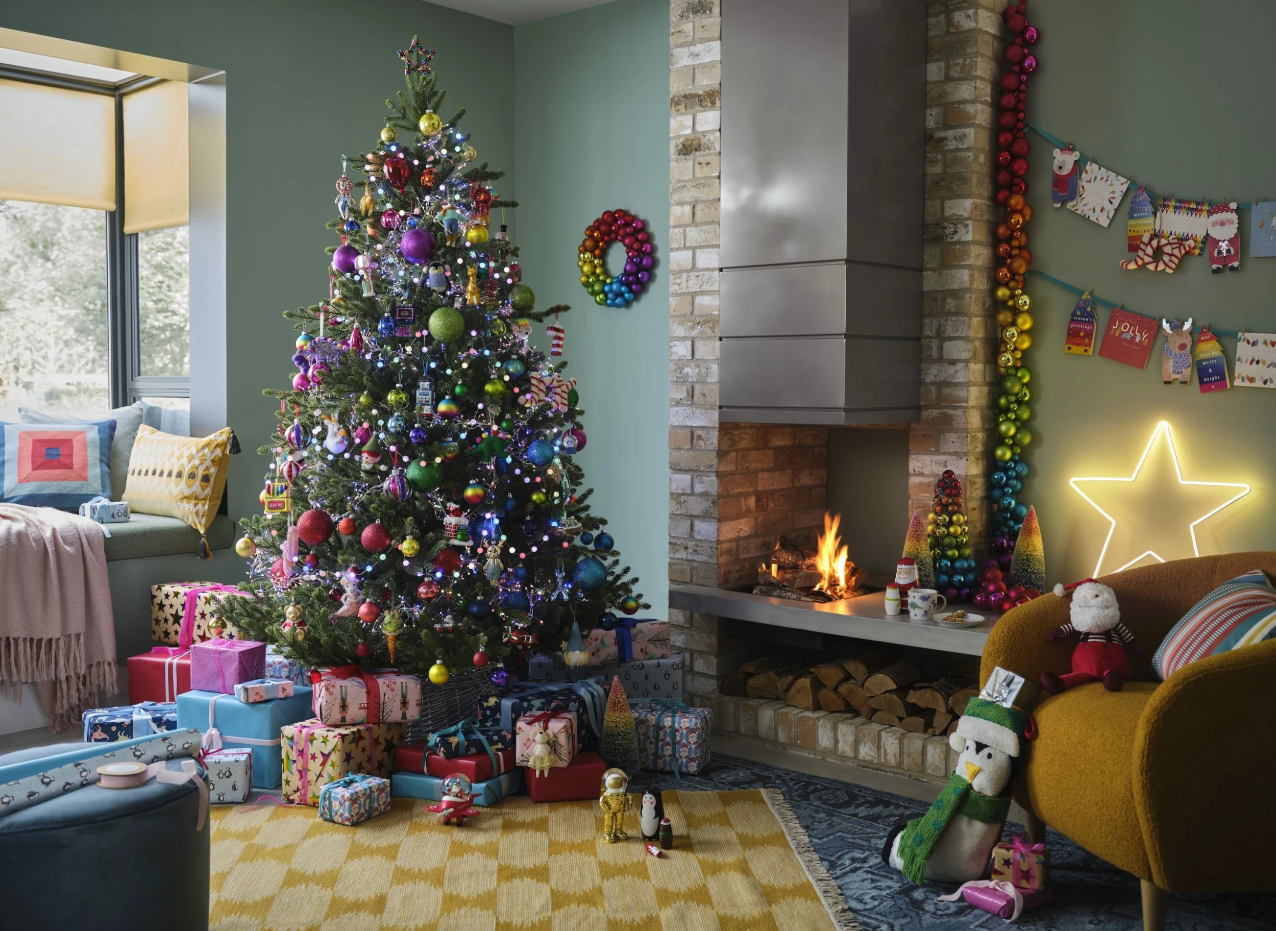 Front Page 47 Front Page -Christmas Decorations shop 211 scaled