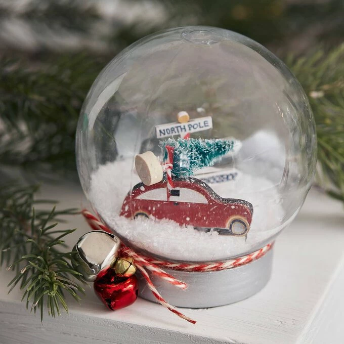 Hobbycraft Fillable Plastic Snow Globe 10.5cm 3 Hobbycraft Fillable Plastic Snow Globe 10.5cm - Image 3